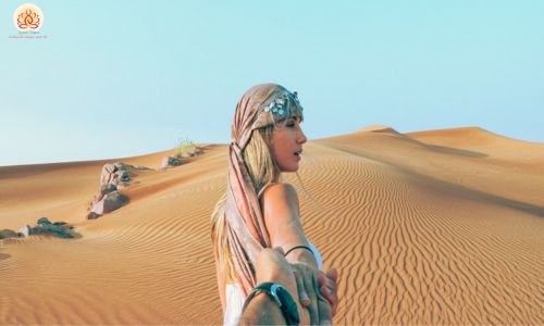 Trải nghiệm đi bộ trên sa mạc Safari